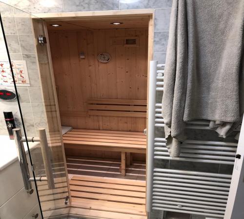 Traditional Deluxe Sauna Cabin D1530